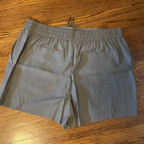 Vera wang linen pull on shorts - Picture 2 of 3